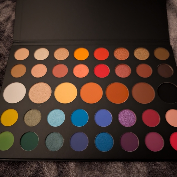 Morphe x James Charles Artistry Palette - Picture 4 of 5